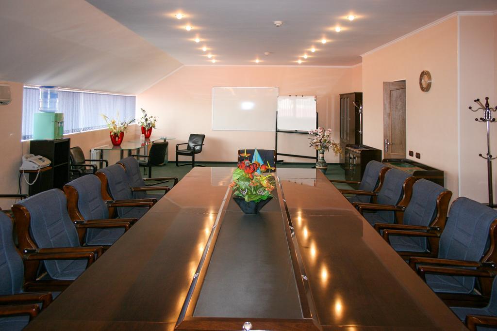 Rahat Hotel Aktau  Exterior foto